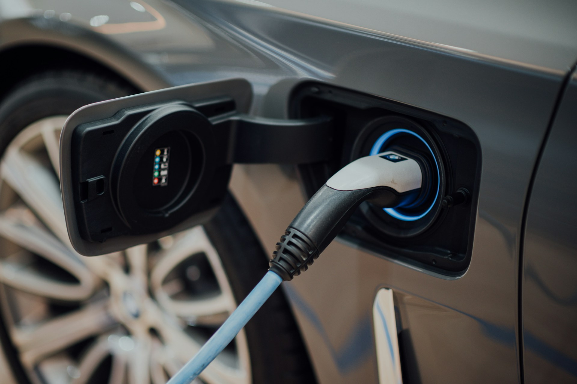 Polski samochód elektryczny już za 3 lata – fabryka rusza w 2027, trzy modele w 2029