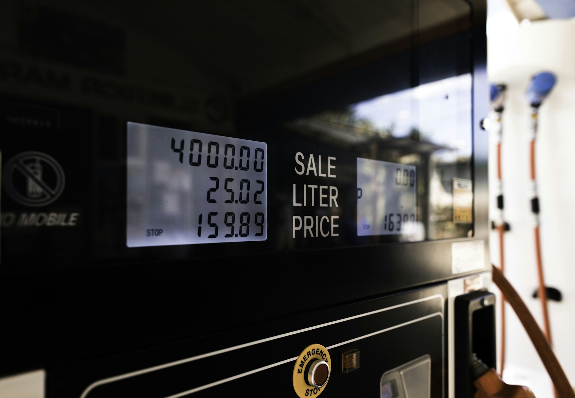 Hurtowe zmiany w Orlenie — benzyna w górę, diesel w dół, ale stacje obniżają ceny