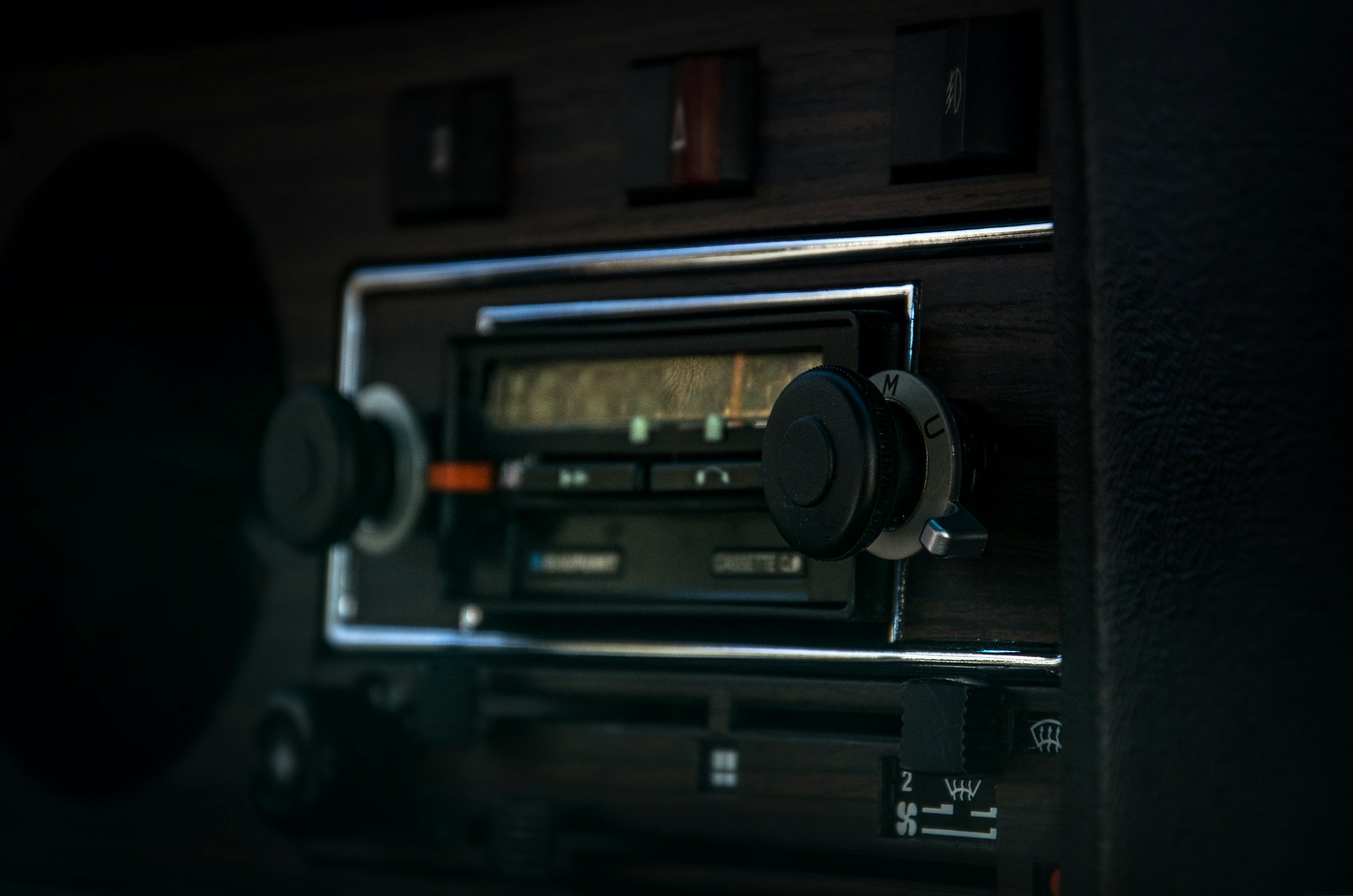 8 na 10 transmiterów FM do auta oblało kontrolę UKE. Sześć zniknęło ze sklepów