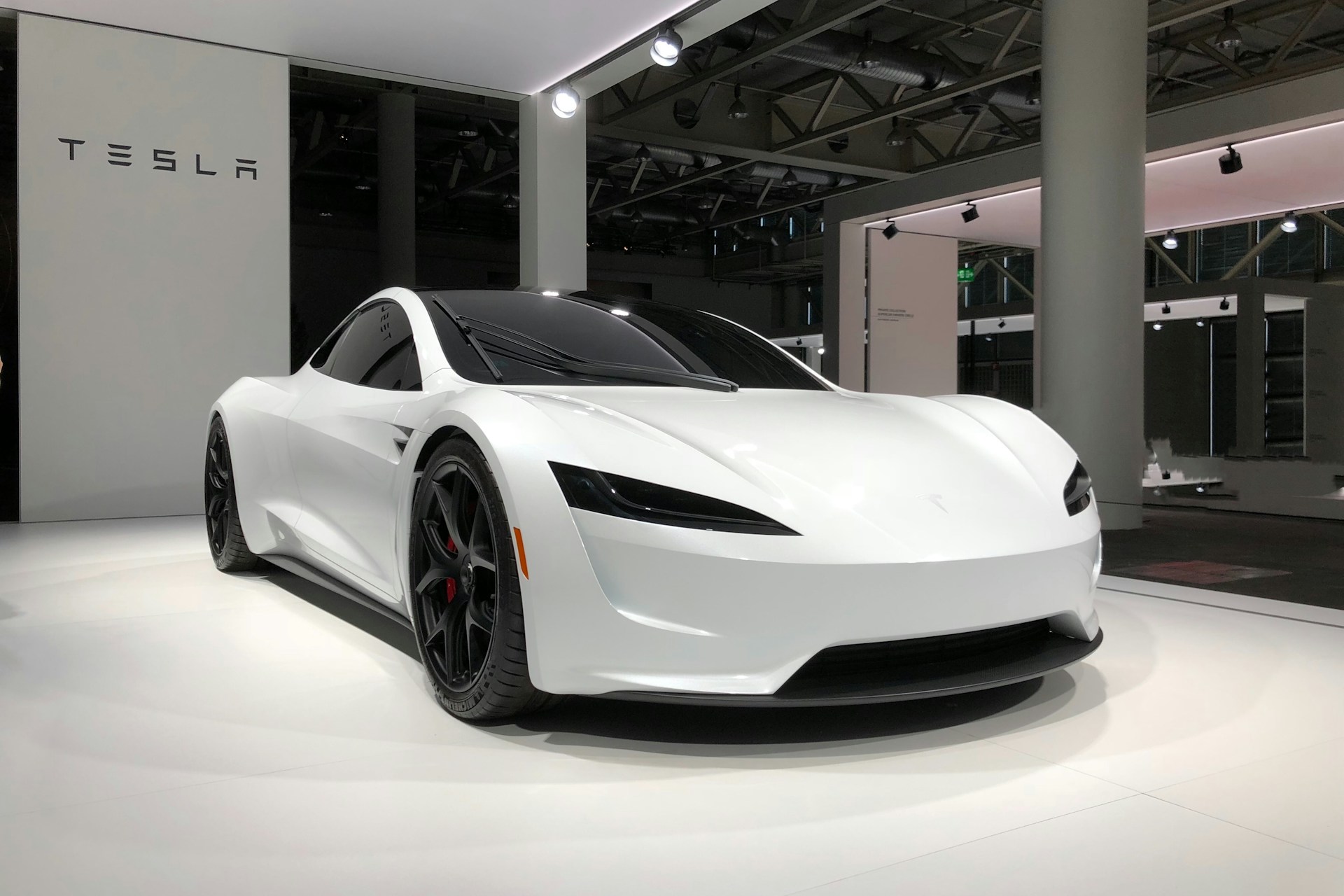 Tesla Roadster lata i można ją zamówić. Wersja Rocket tylko na zaproszenie, dostawy w 2028